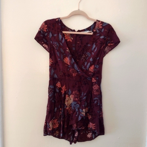 Urban Outfitters Pants - Urban Outfitters Kimchi Blue Burgundy Wine Anita Floral V-neck Romper Size 6